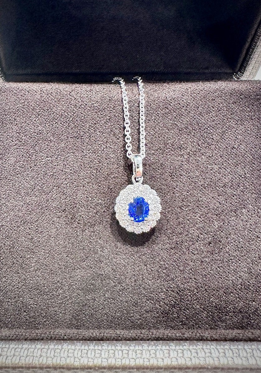 Collana Crivelli in oro bianco con pendente in zaffiro e diamanti