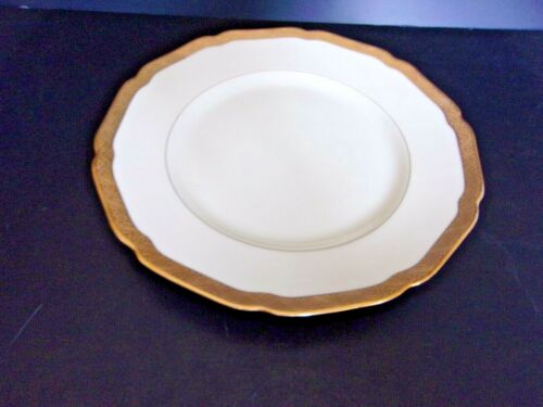 Hutschenruether Hohenberg/ J. Ross Koln Gold Trimmed Dinner Plate - Picture 1 of 3