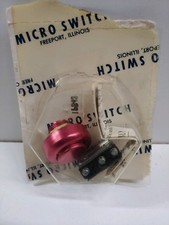 NEW OLD STOCK MICRO SWITCH 5A SPDT PUSH BUTTON SWITCH 1PB43
