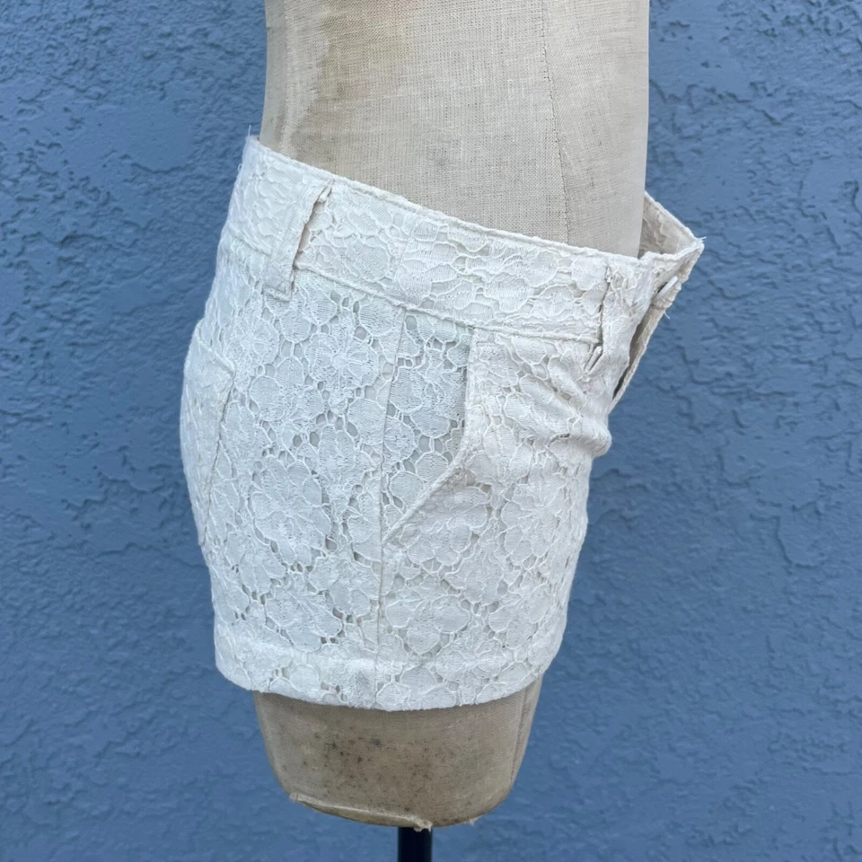 Pantalones Cortos Mossimo Co Y2K Micro en Encaje Talla 3 Cintura Baja Foto 3 de 4