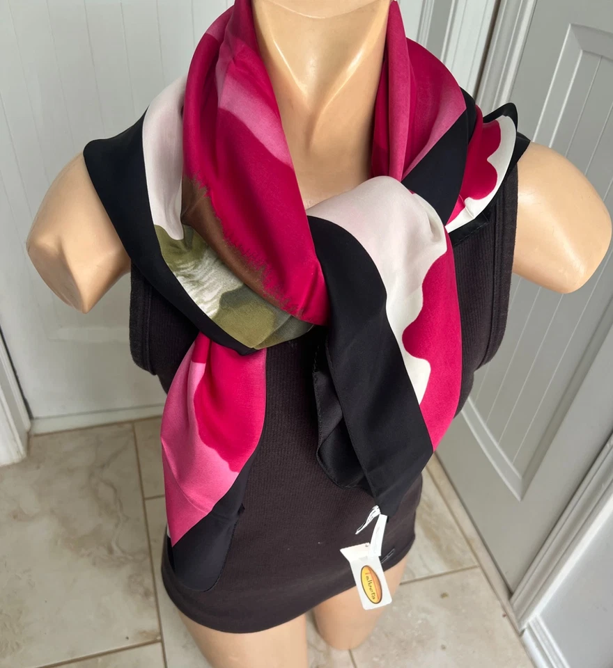 PRECIOSA BUFANDA TALBOTS 100% SEDA 36" SQ TONOS ROJO Y ROSA BORDE NEGRO NUEVA CON ETIQUETAS Foto 3 de 4