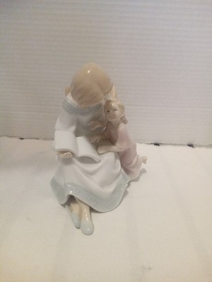 Valencia Reading Stories  Figurine
