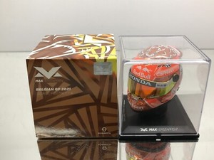 Red Bull Racing - Max Verstappen - Casque échelle 1/2 et Hans