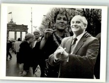 39819415 - 1000 Berlin Mitte at the Brandenburg Gate Reunification Drag Queen