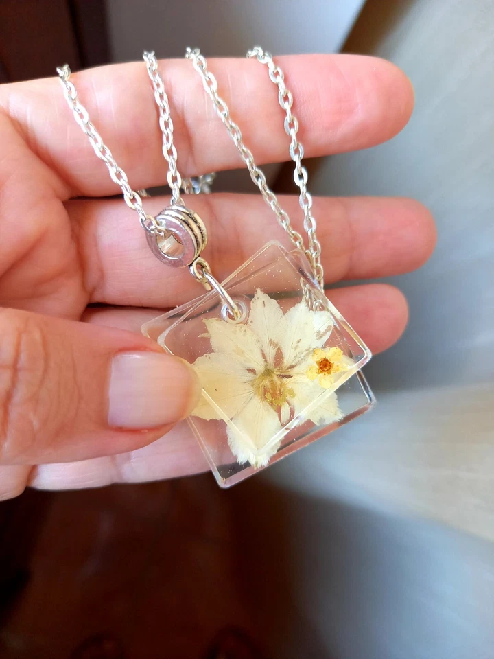 Catenina con Ciondolo in Resina (Mod. Tridimensionale @AitakResinArt) - Immagine 3 di 3