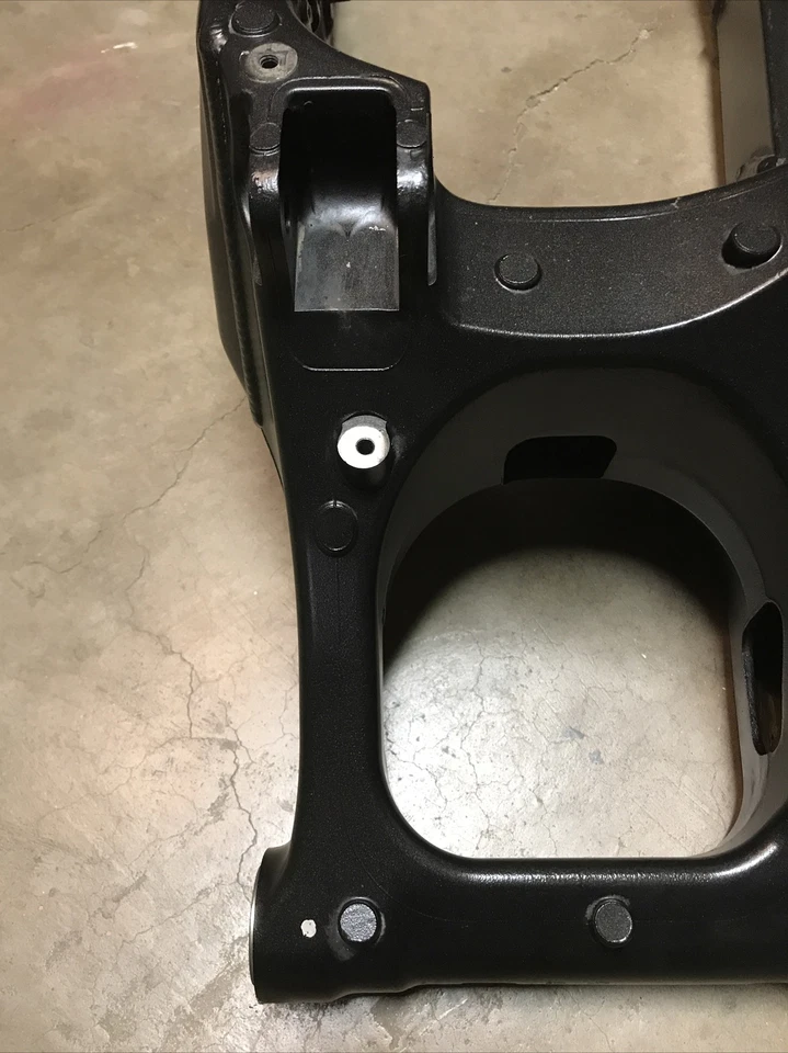 KAWASAKI VERSYS 650 12-13 BRAZO OSCILANTE PARTE # 33001-0244-18R Foto 2 de 4