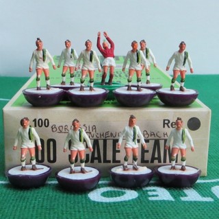 SUBBUTEO HW TEAM REF 132 BORUSSIA M'GLADBACH ON PURPLE BASES IN ORIGINAL BOX.