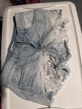Refuge Women's Distressed Lace Shorts Casual Summer Blue Wash Size 4 Cut Off