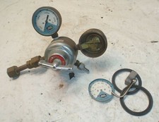 Purox CGA-300 Regulator Type R-2052 w Union Carbide Gauge