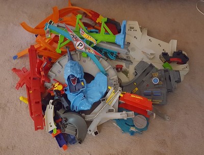 hot wheels shark attack garage