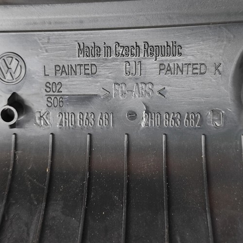 VOLKSWAGEN AMAROK 2H Gear Shifting Level Plastic Trim 2H0863681 2019 RHD - Picture 8 of 9