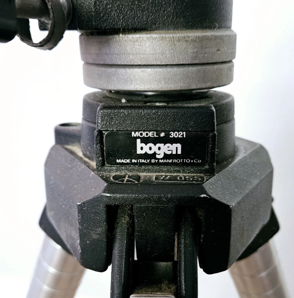 Bogen Manfrotto Camera Tripod and Monopod 3021 3018 Vintage - Image 4 of 4