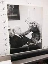 CBS TV show photo 1976 MARY TYLER MOORE Ted Knight Georgia Engel chair