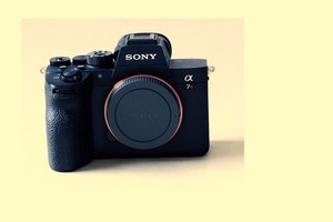 Sony α7R IV 61.0MP Mirrorless Digital Camera - Black (Body Only, ILCE7RM4A)