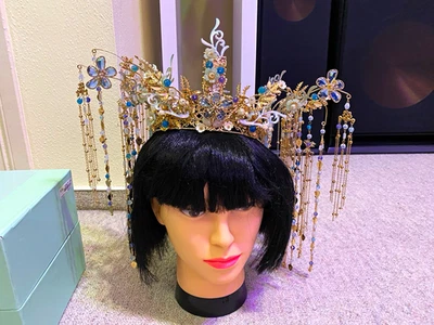 Goldfarbenes Metall-Diadem Krone mit blauen Perlen & Quasten, Königin - Bild 1 von 4