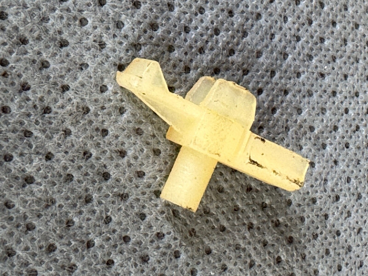 Mercedes-Benz A0009846861 C123 W123 Center Molding Clip Genuine