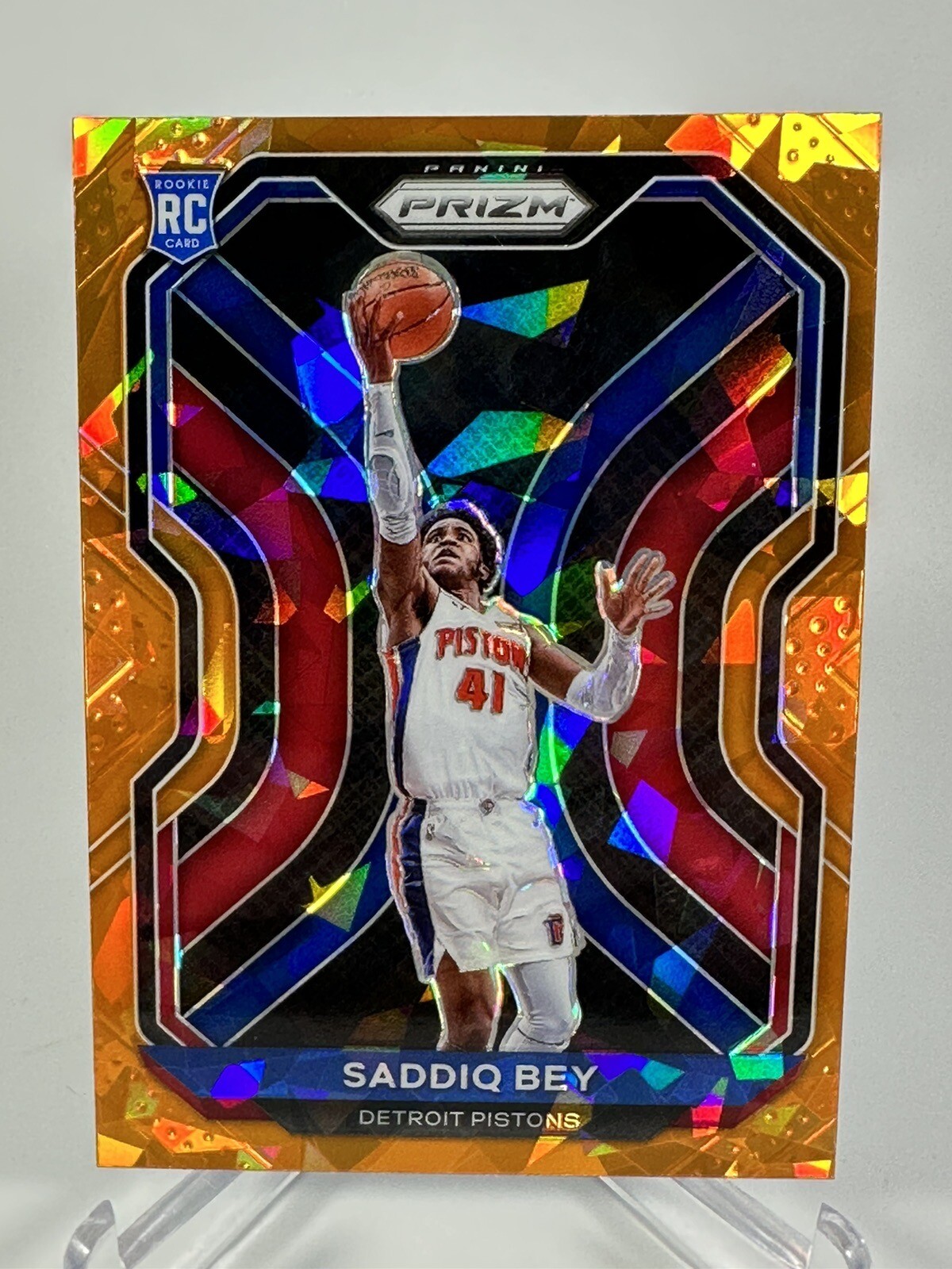 2020-21 Panini Prizm Saddiq Bey RC Orange Cracked Ice Prizm #284 Pistons Rookie