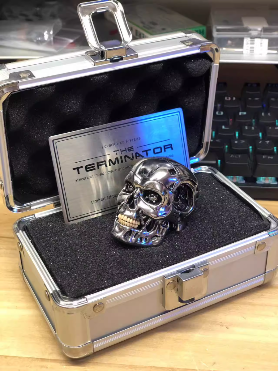 Terminator T2 T800 ENDOSKELETON 1/4 Figure Skull Model LED