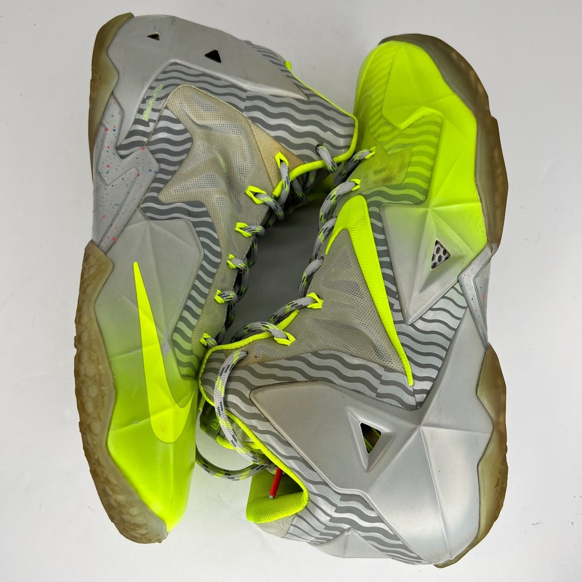 Nike LeBron 11 Shoes Mens Size 10.5 Yellow Gray Basketball Sneakers 683252-074 Nike Lebron XI Men main image 4