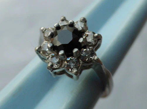 Vintage 1987 Hallmarked  Silver Ring - ring size H 1/2