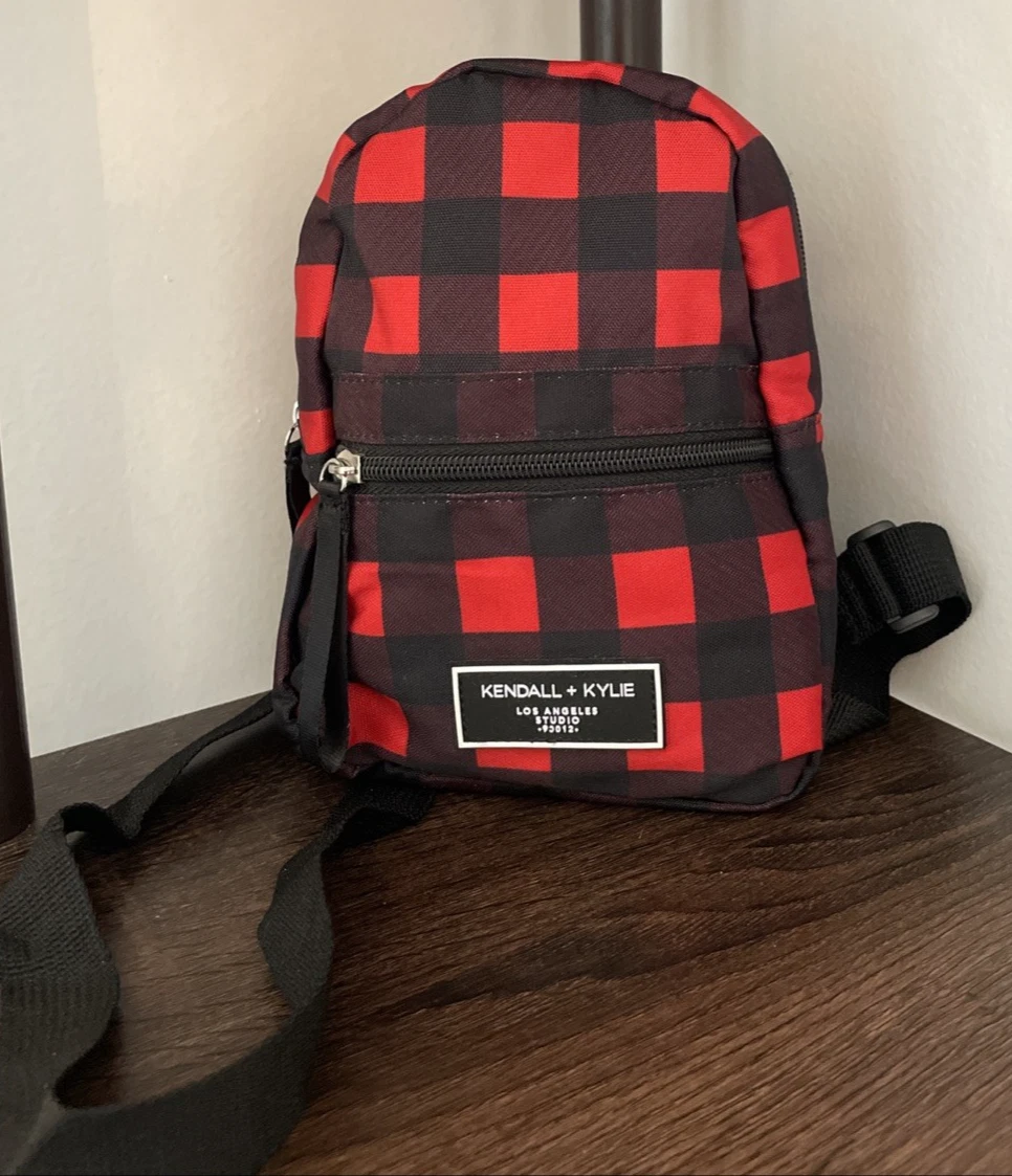 best makeup bags for travel The 9 best travel makeup bags that I recommend as a beauty writer