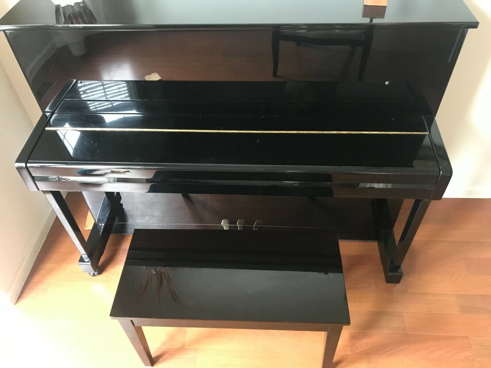 Usado Vertical Samick Piano JS115D com Sistema Silencioso Loja Nancy Cor  Branco Brilhante Acessórios Latão de Ouro Sistema silencioso GENIO Alpha  Óptica