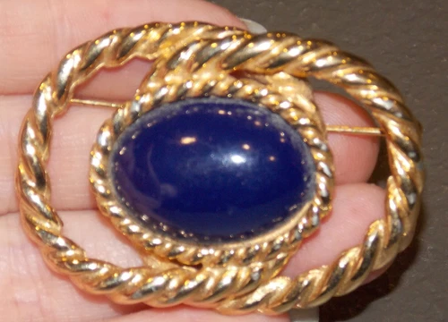 Vintage Ellen Designs Oval Dark Blue Stone Goldtone Rope Brooch Costume Jewelry