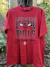 Vintage 1990  s NBA Logo 7 Chicago Bulls T-Shirt Red XL Michael Jordan