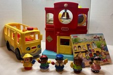 Fisher-Price Little People Friendly School Playset Bus 5 Figures Book Lot Bundle