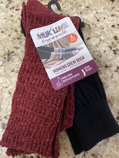 New 2 Pack MukLuks Women  s Crew Sock Size 6-11 Red/Black