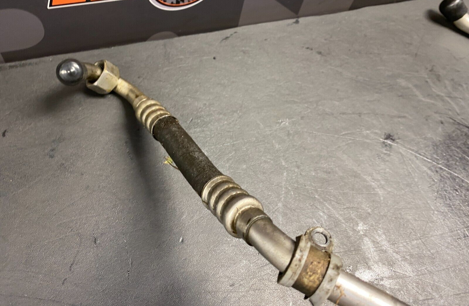 Porsche 911 GT3 2004 Oil line