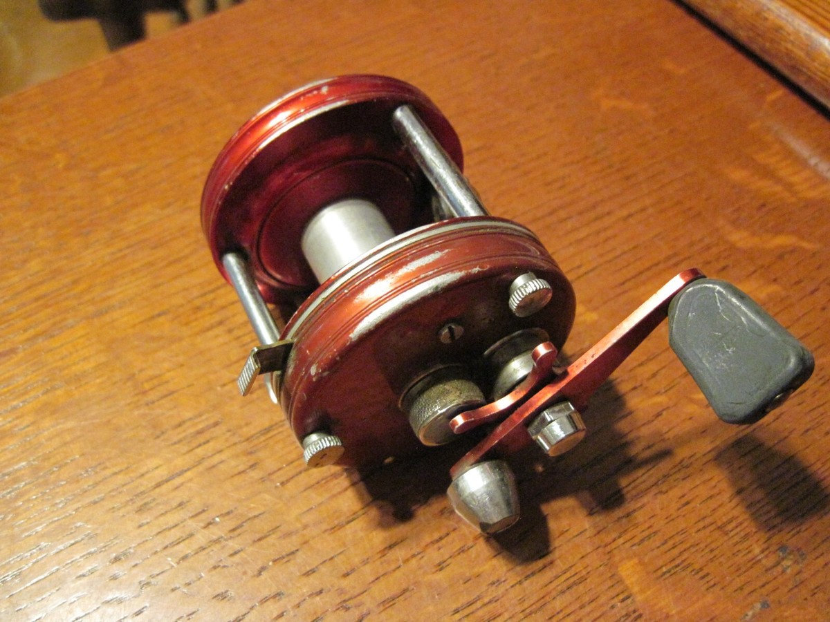 Abu Garcia Ambassadeur 5000 Red - 4 Screw - Foot # 256052 - Early