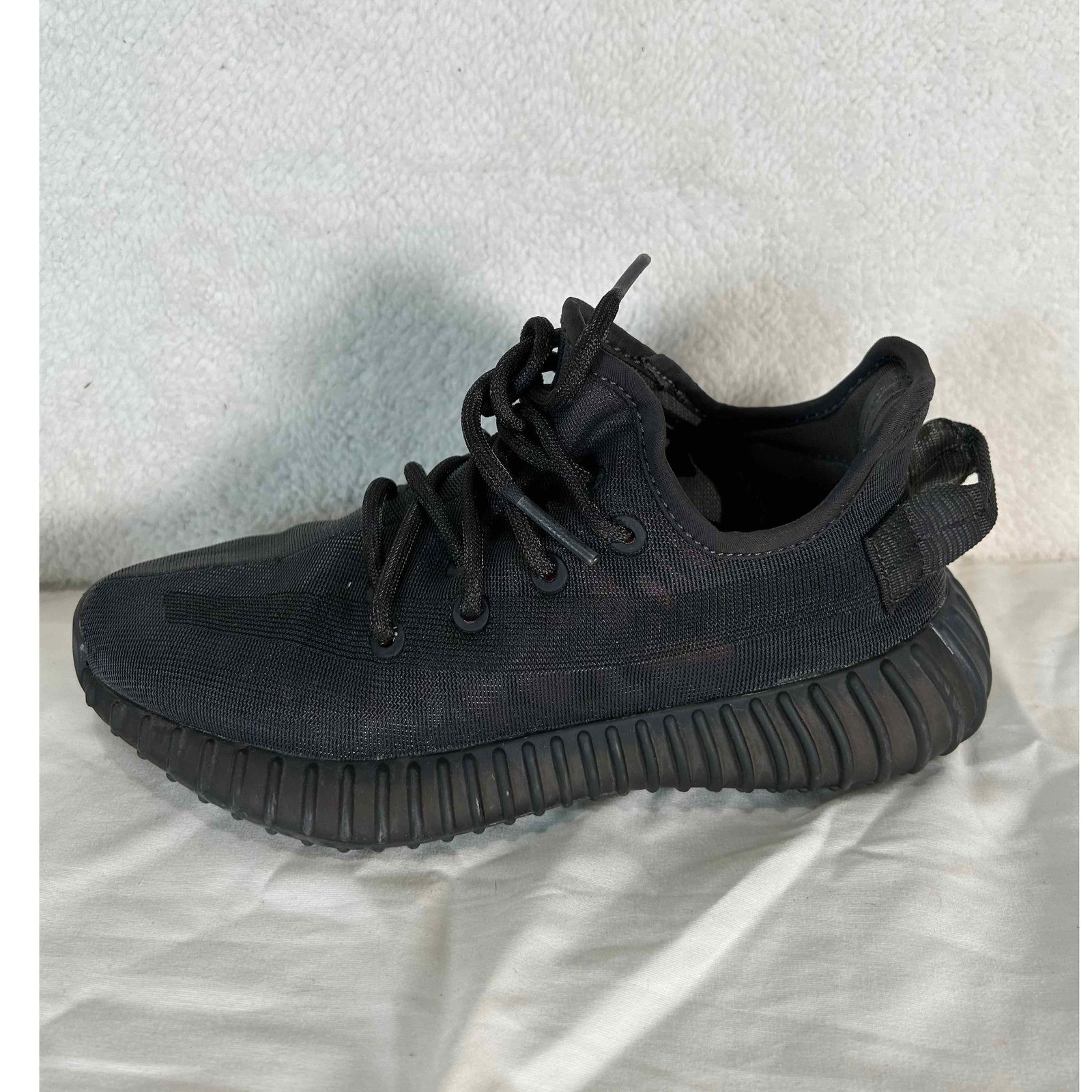 Adidas Yeezy Boost 350 V2 Originals Black Sneakers GX3791 Unisex Size 4.5 in Box thumbnail 6