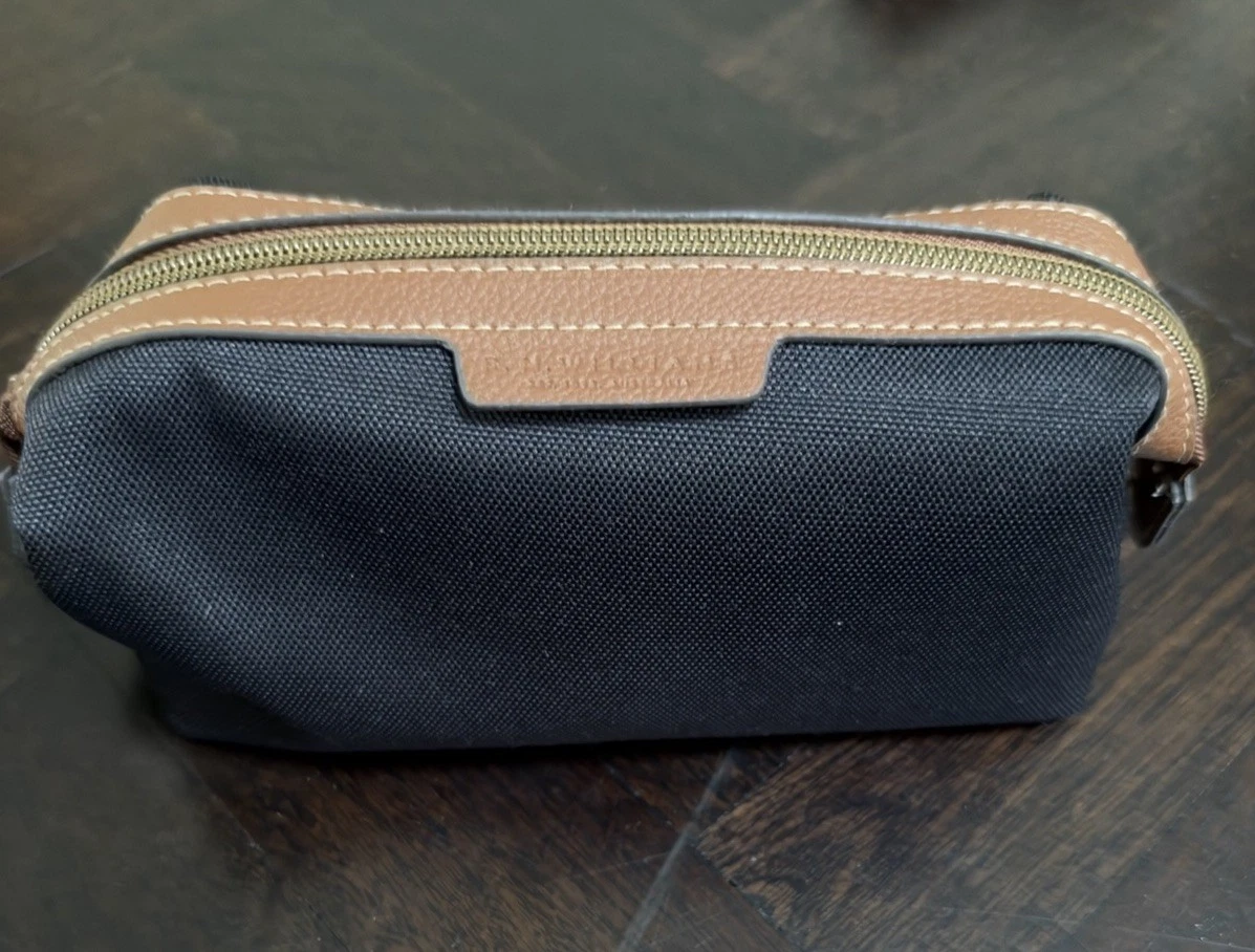 Qantas RM WILLIAMS business class amenity toiletries kit bag inflight eye mask