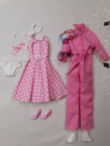 Barbie Movie Margot Robbie Doll Clothes Lot - Zdjęcie 1 z 5