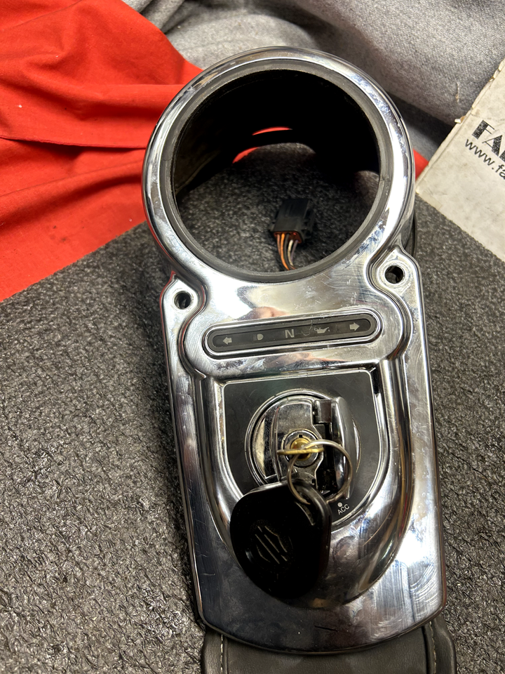 Genuine Harley Dyna Fat Bob Dash Dashboard Console Ignition Switch Key