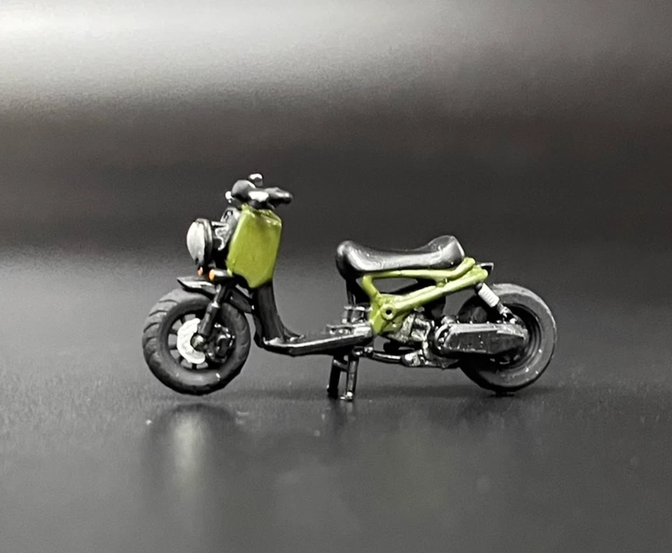 CR 1:64 ZOOMER Motorcycle Motor Bike Model Resin - Image 2 of 4