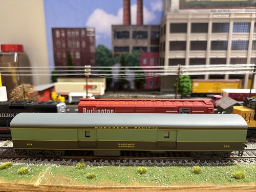 HO Scale Rivarossi, Gepäckwagen, Northern Pacific, grün, # 503 - 6285 | Zustand: New