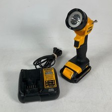 DeWalt DCL040 20V Max Cordless LED Worklight with 1.5Ah Battery and Charger