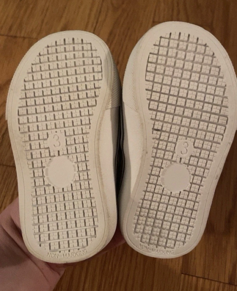 Zapatos sin cordones Pooh & Tigger talla 3 para niños pequeños Foto 3 de 3