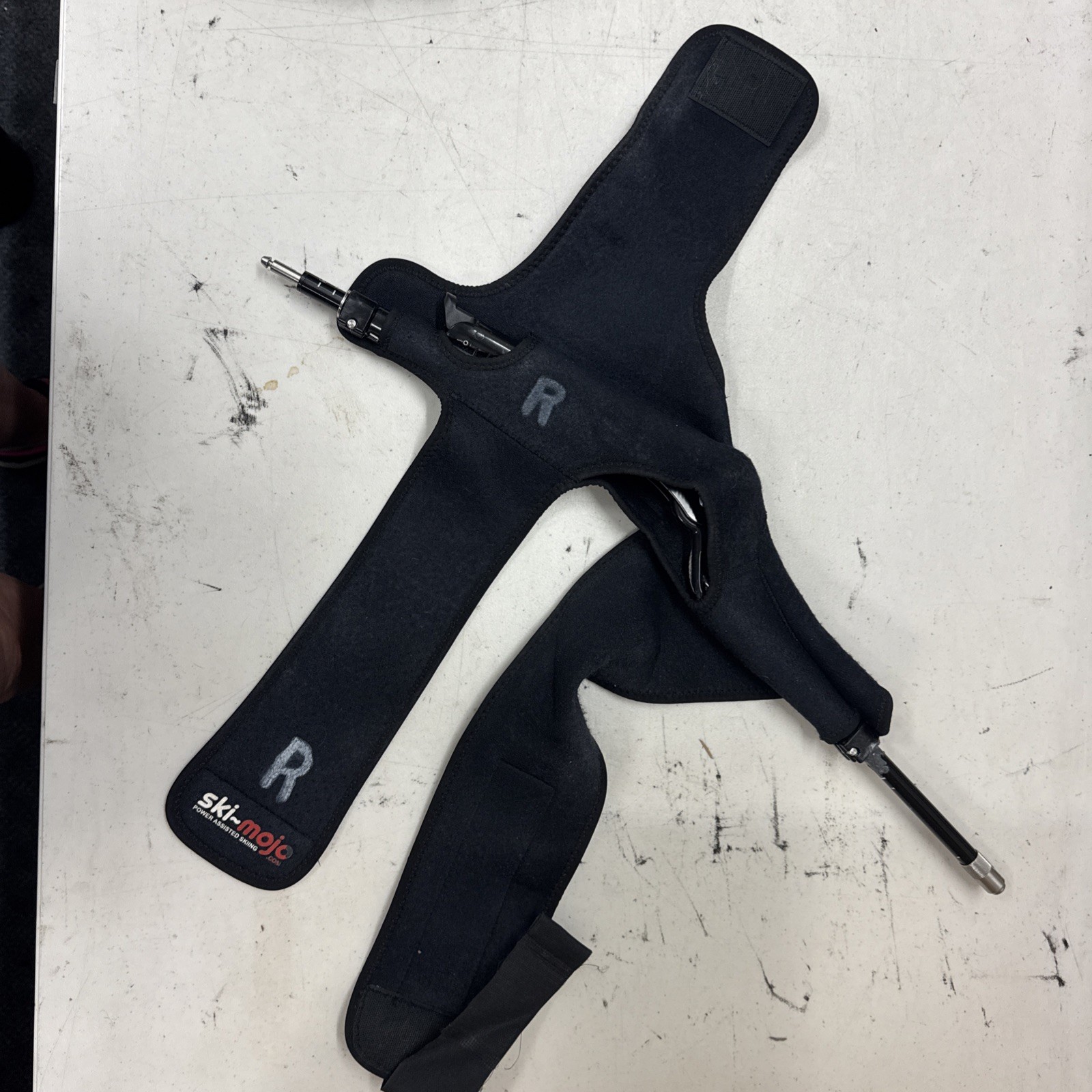 SKI MOJO ASSIST DEVICE for SKIING black with accessories and directions 2015/16