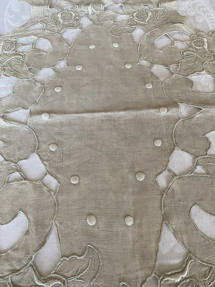 Linge ancien Immense Chemin de table Napperon  brodé 1m33 - Photo 4/4