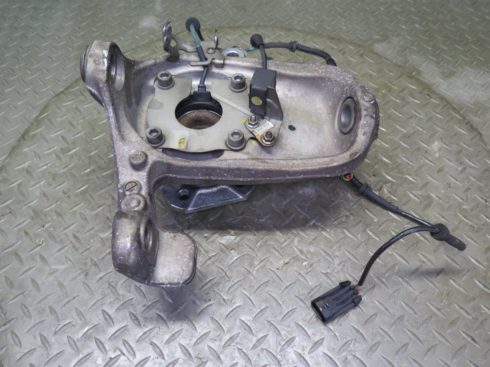 2008-2019 MASERATI GRANTURISMO M145 RWD FRONT RIGHT SPINDLE KNUCKLE WHEEL HUB