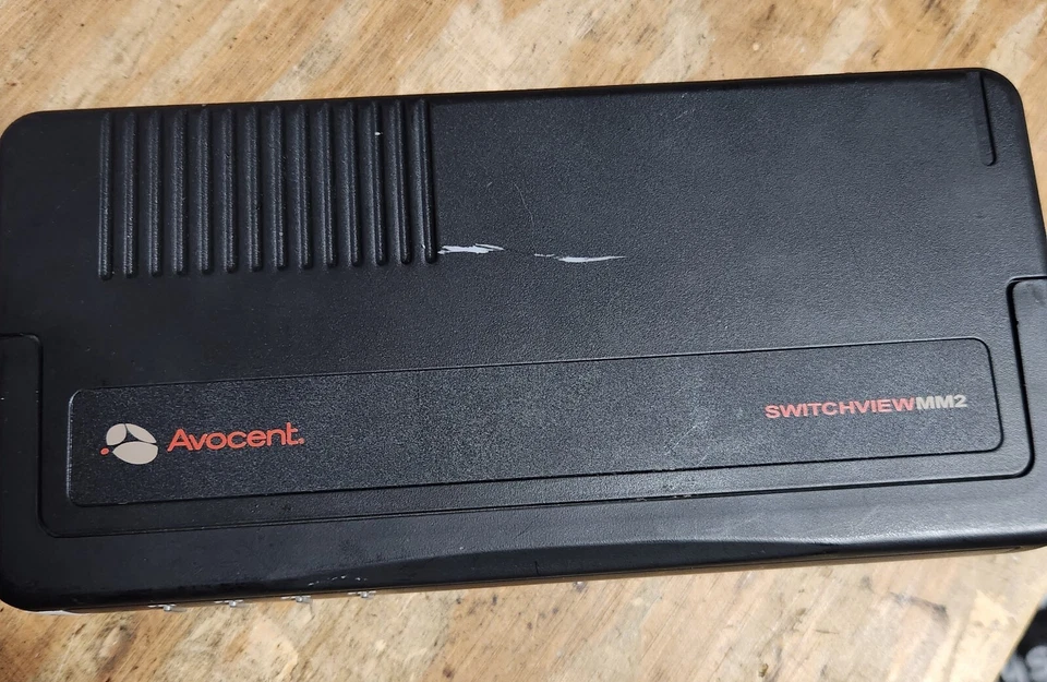 Avocent 4SVPUA10 SWITCHVIEW 4PORT CLEANED TESTED AND FUNCTIONING - Image 2 of 3