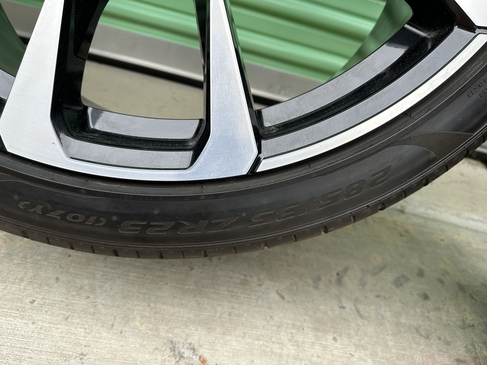 Lamborghini Urus Taigete 23” OEM Wheel & Tire Package – Factory Original