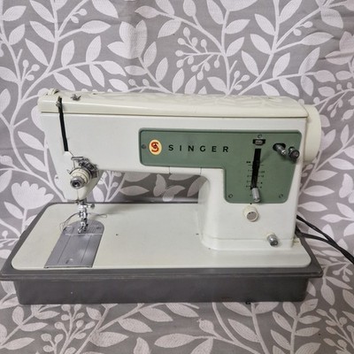 Vintage Singer elektrische Nähmaschine mit Koffer weiß/grün