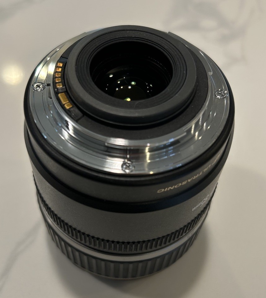 Canon  EF-S 17-85mm f/4-5.6 IS USM Zoom Lens + Front & Back Caps