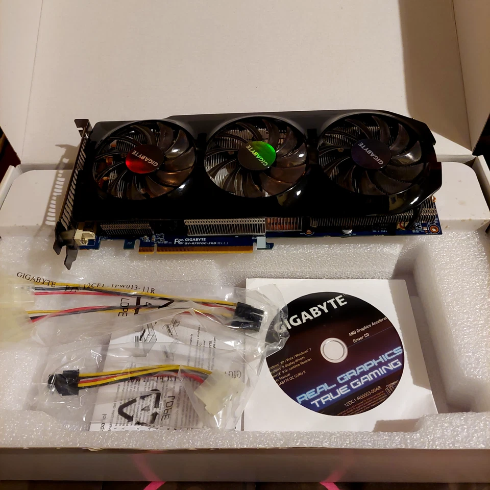 GIGABYTE AMD Radeon HD 7970/REV 2.1 - 3072MB - GDDR5/384 bit/PCI-E 3.0 - Photo 2/4