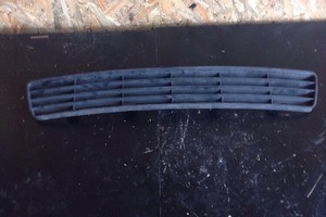 Stoßstange vorne Nebelscheinwerfer Grill Einfassung rechte Seite 8E0807682A...