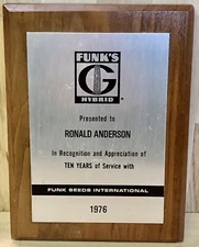 Vintage 1976 Funk's G Hybrid Seed Corn Metal & Wood Dealer Sign Award Plaque